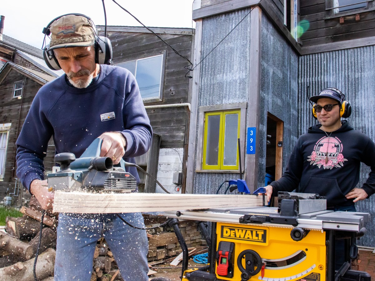 Unangax̂ nigilax̂ construido en colaboración con la&nbsp;comunidad